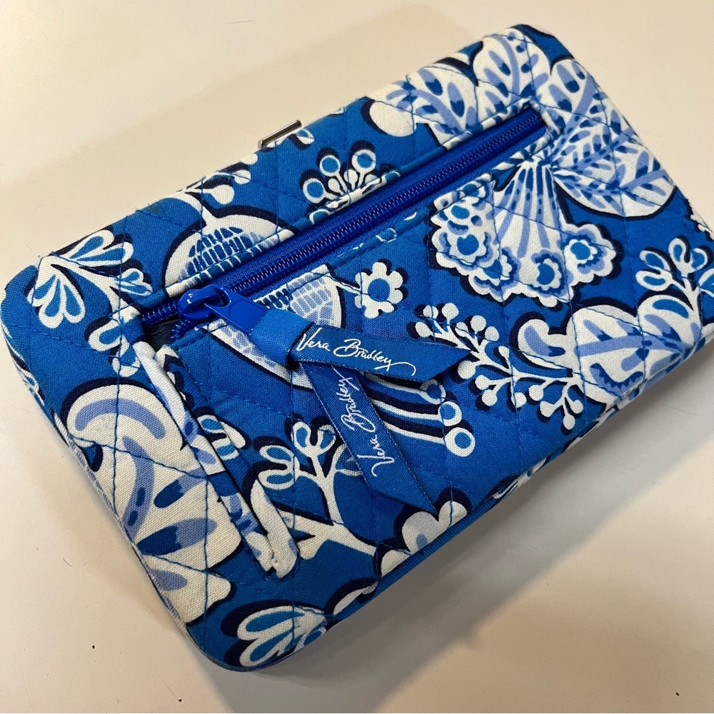 Vera Bradley Women’s Blue White Floral Lagoon Pattern opera style Clutch Wallet - Picture 2 of 14